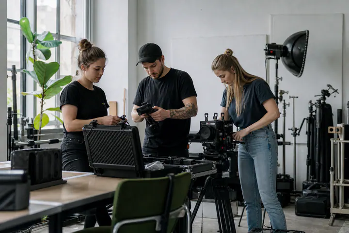 Medienteam dokumentiert Kamera-, Licht- und Studiotechnik